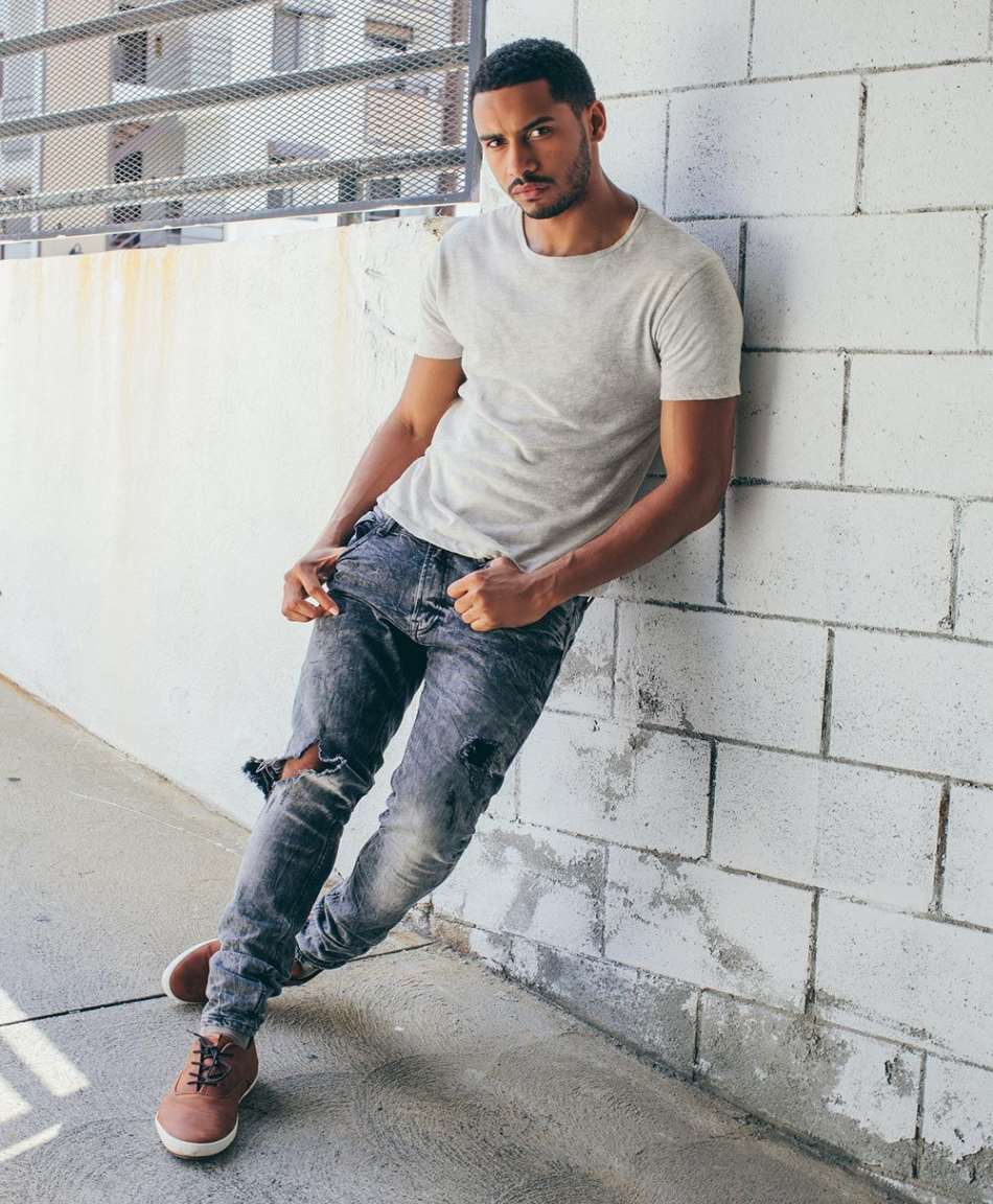 Elliot Knight