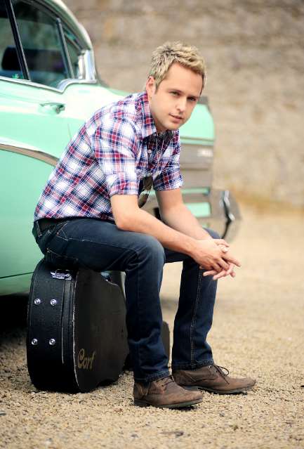 Derek Ryan (Singer)