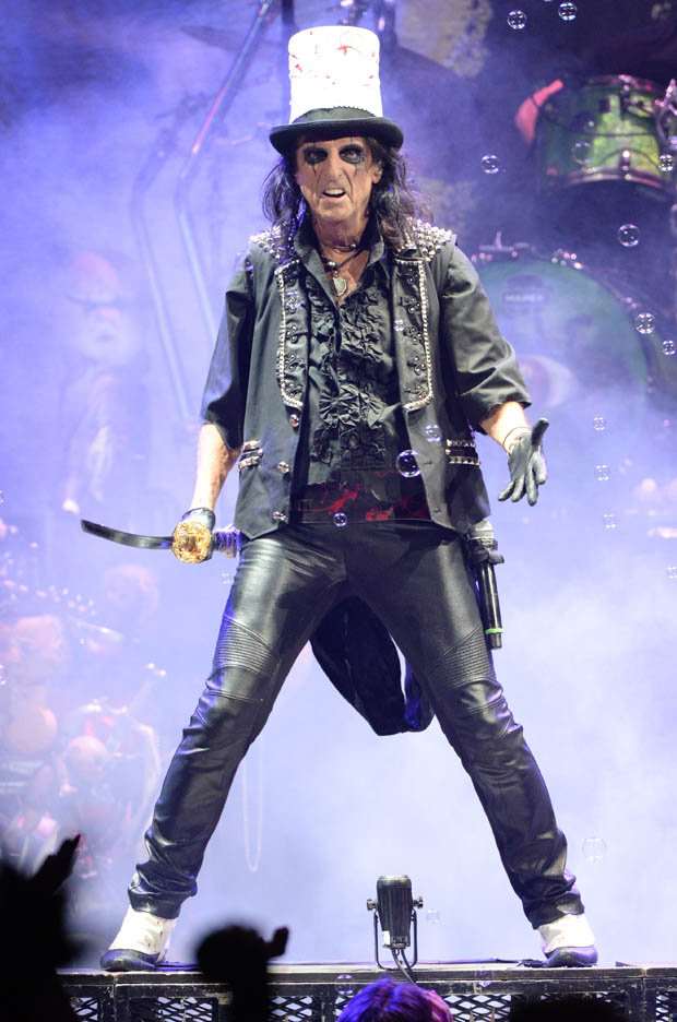 Alice Cooper Birthday, Real Name, Age, Weight, Height, Family, Facts