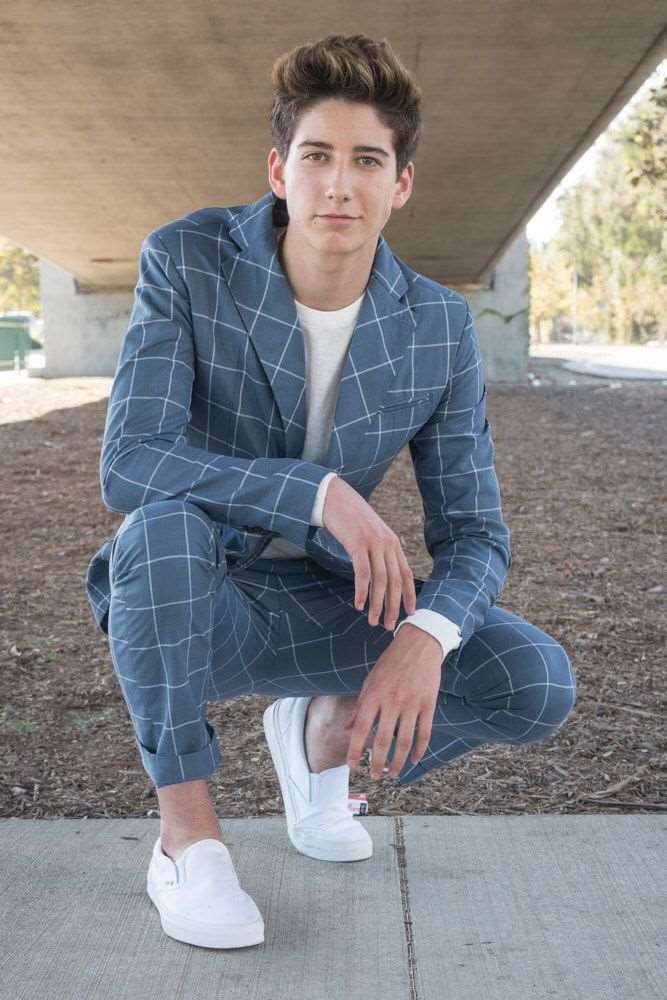 Milo Manheim Birthday, Real Name, Age, Weight, Height, Family, Facts ...