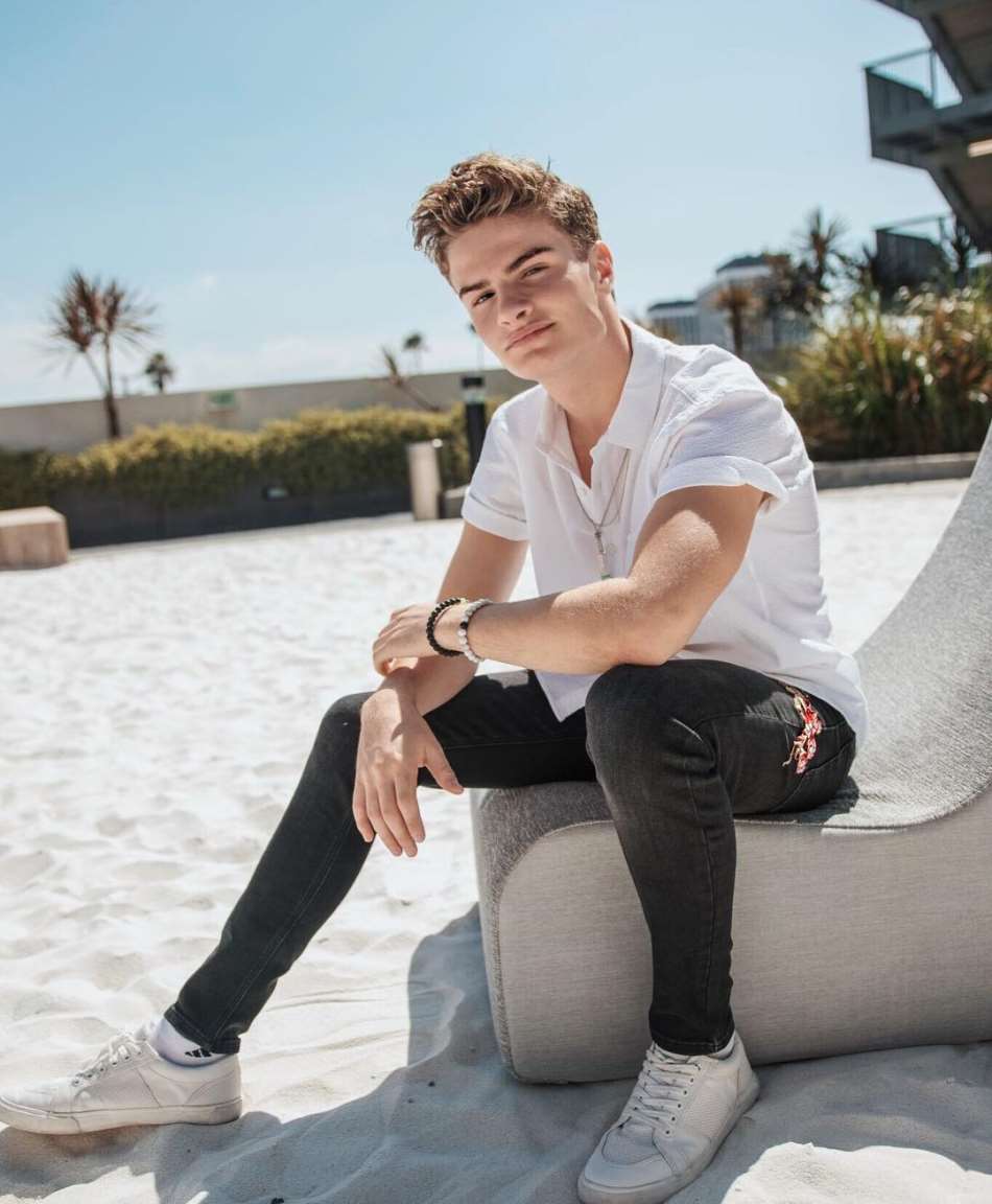 Brady Tutton Birthday, Real Name, Age, Weight, Height, Family, Facts ...