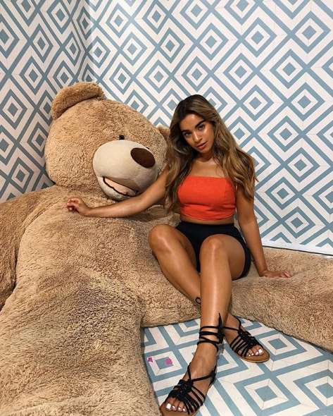 Caroline Alvares