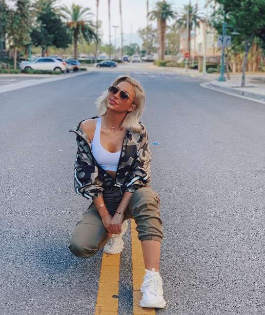 Model Roz