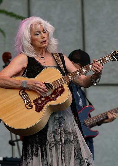 Emmylou Harris Birthday, Real Name, Age, Weight, Height, Family, Facts ...