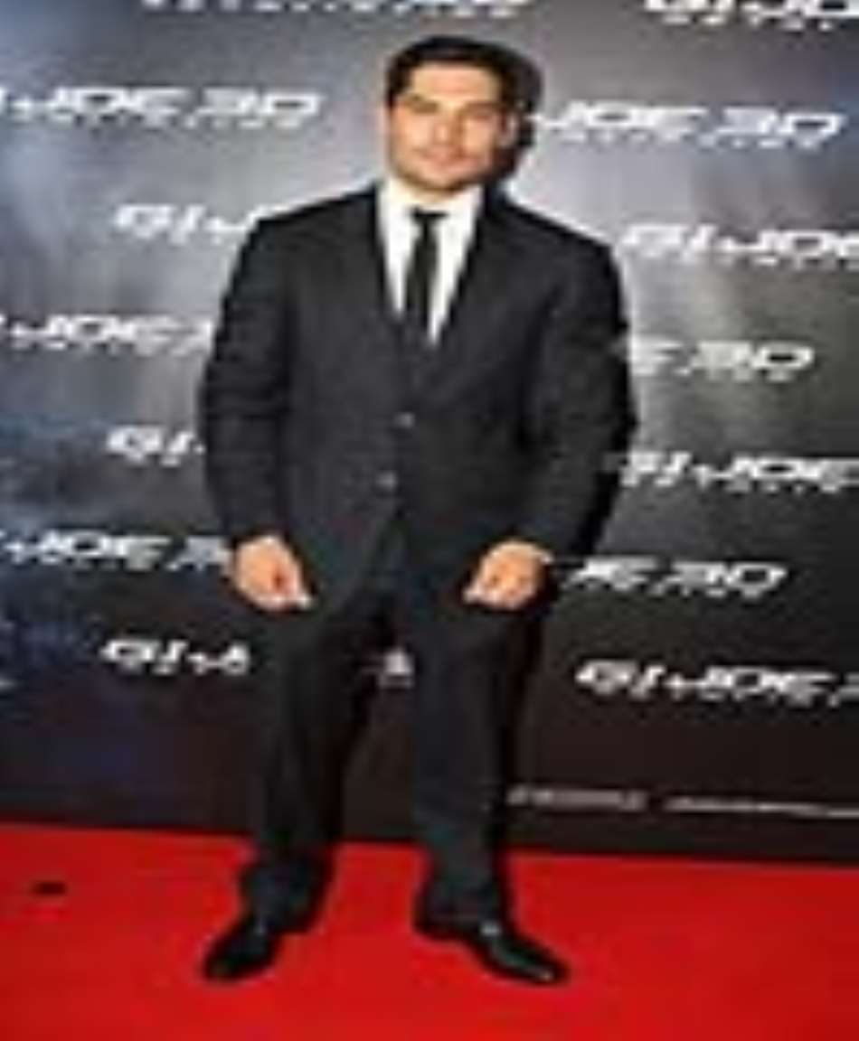 D.J. Cotrona Birthday, Real Name, Age, Weight, Height, Family, Facts