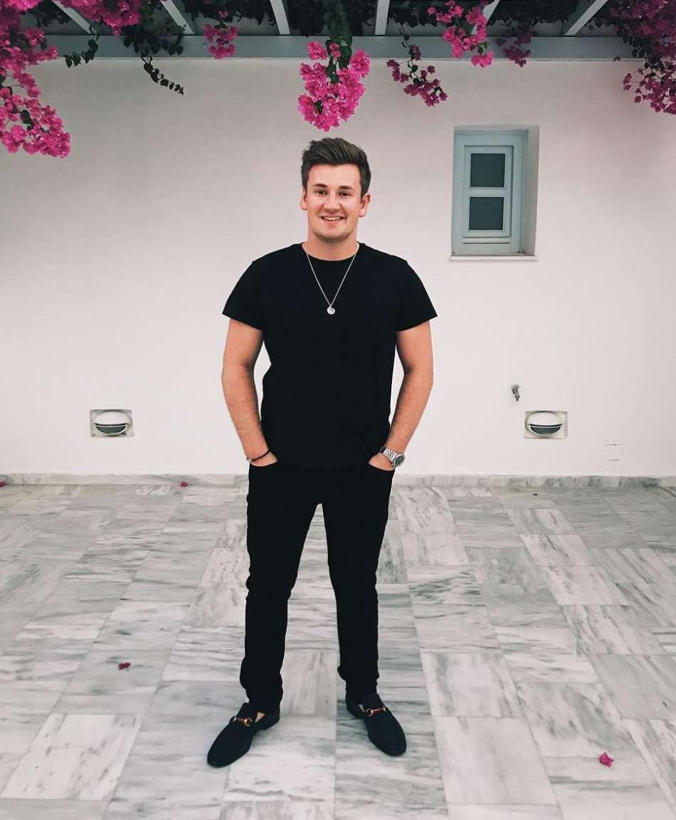 Oli White
