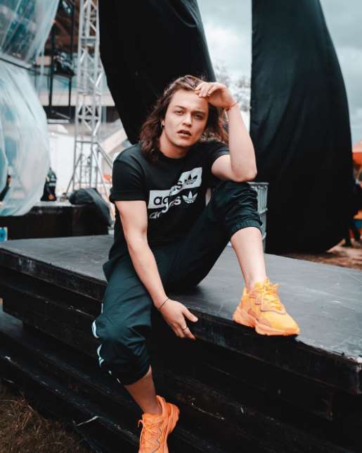 Sebastian Penaloza (Singer)