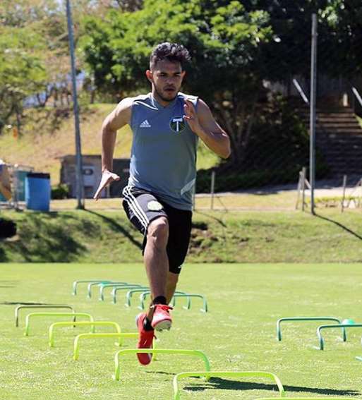 Andres Flores (Footballer)