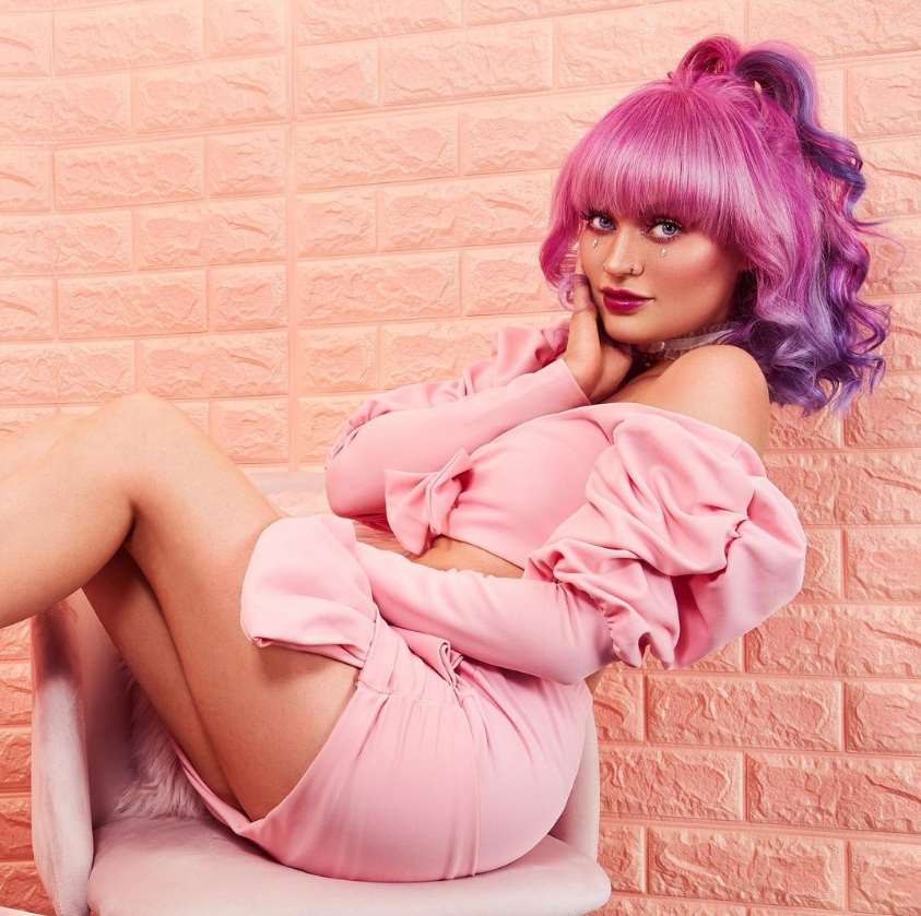 Naomi Jon