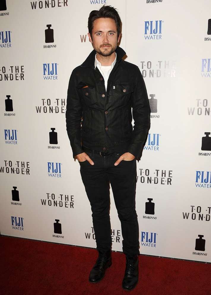 Justin Chatwin - Photos, Videos, Birthday, Latest News, Height In