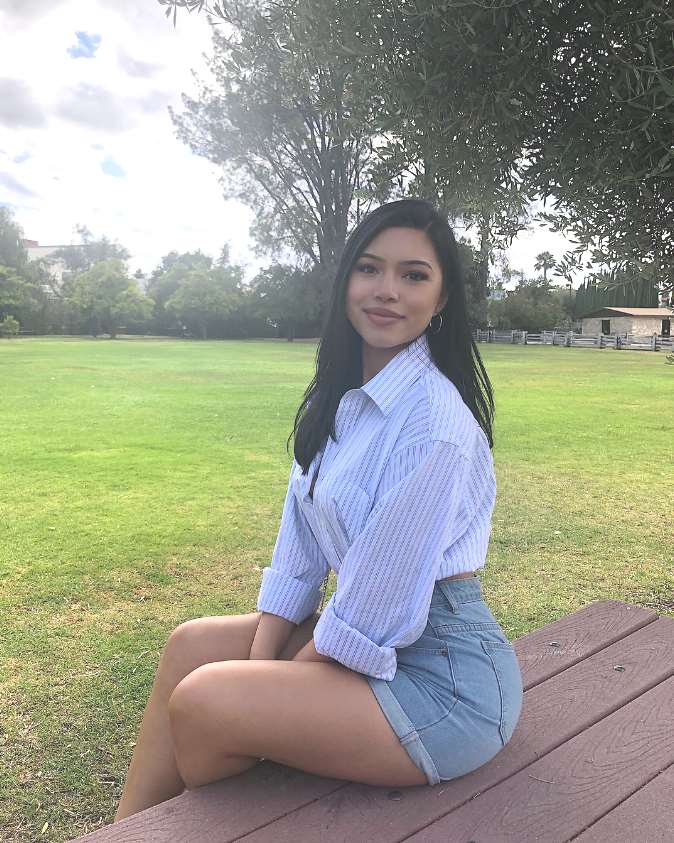 Julia Kelly Birthday, Real Name, Age, Weight, Height, Family, Facts ...