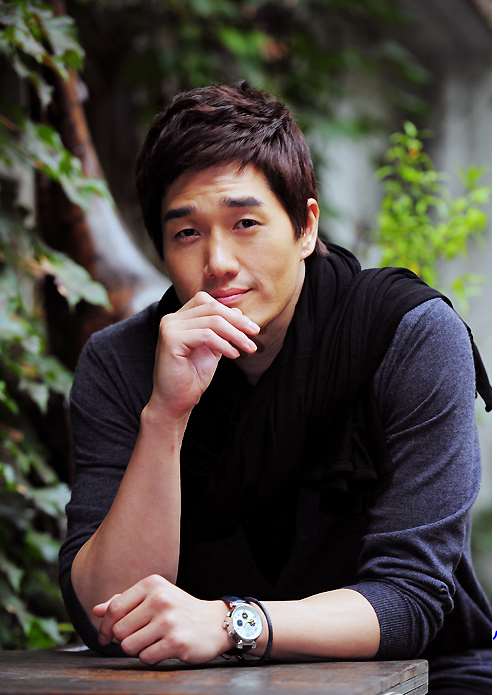 Yoo Ji-tae Birthday, Real Name, Age, Weight, Height, Family, Facts ...