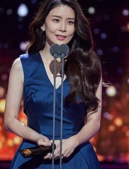 Lee Bo-young
