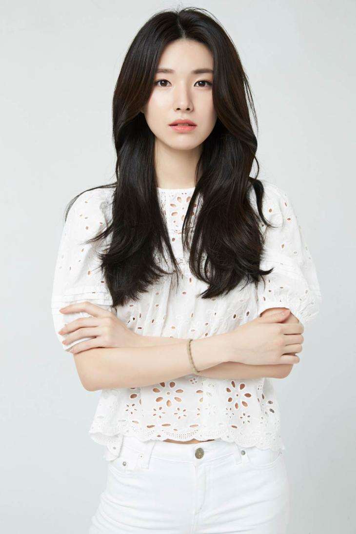 Shin Ha-young Birthday, Real Name, Age, Weight, Height, Family, Facts ...