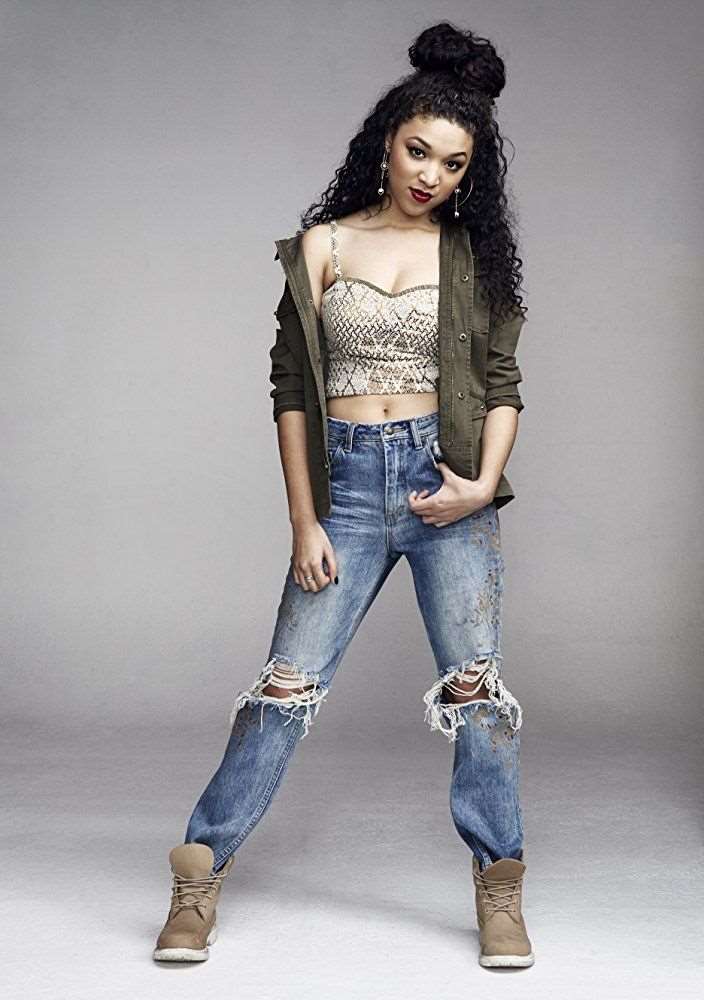 Gabrielle Elyse Birthday, Real Name, Age, Weight, Height, Family, Facts