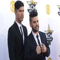 Shay MooneyDan + Shay (Duo), 19 You + Me (Single 2013)