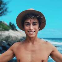 Sasha Ferro boyfriend Gonzalo Goette