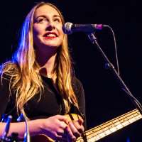 Alana Haim sister Este Haim