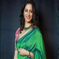 Mrinal Kulkarni sister Madhura Mrinal Kulkarni sister Madhura