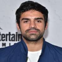 Phoebe Dynevor boyfriend Sean Teale(Rumor)