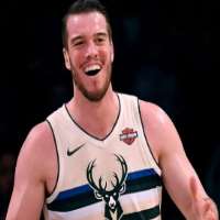 Miles Plumlee brother Marshall Plumlee