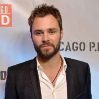 Carly Pope boyfriend Patrick John Flueger Carly Pope boyfriend Patrick John Flueger