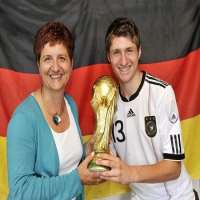 Thomas Muller Mother Klaudia Muller Thomas Muller Mother Klaudia Muller