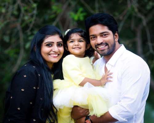 Allari Naresh Family