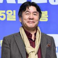 Lee Da in Father Im Yeong Gyu</br>Lee Hong-heon (Adopted Father) Lee Da in Father Im Yeong Gyu</br>Lee Hong-heon (Adopted Father)