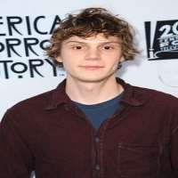 Lucy Hale boyfriend Evan Peters