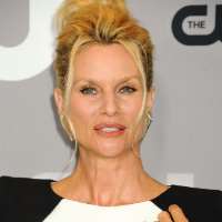 Dweezil Zappa girlfriend Nicollette Sheridan (Rumor) Dweezil Zappa girlfriend Nicollette Sheridan (Rumor)