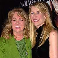 Laura Dern Mother Diane Ladd