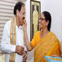 Venkaiah Naidu wife Usha