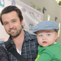 Kaitlin Olson son Axel Lee Kaitlin Olson son Axel Lee