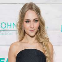 Colton Haynes girlfriend AnnaSophia Robb (Rumor) Colton Haynes girlfriend AnnaSophia Robb (Rumor)