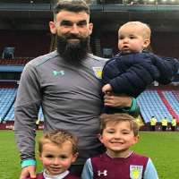 Mile Jedinak son Leo James