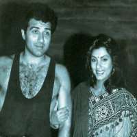 Dimple Kapadia Birthday, Real Name, Age, Weight, Height, Family,Dress