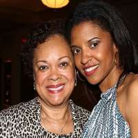 Renee Elise Goldsberry Birthday, Real Name, Age, Weight, Height, Family ...