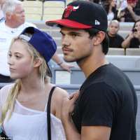 Maika Monroe boyfriend Taylor Lautner