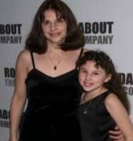 Hallie Eisenberg Mother Amy Eisenberg Hallie Eisenberg Mother Amy Eisenberg