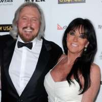 Barry Gibb Birthday, Real Name, Family, Age, Weight, Height, Wife ...