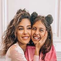 Yalda Golsharifi daughter Lilly Yalda Golsharifi daughter Lilly