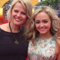 Sophie Reynolds Mother Susan Sophie Reynolds Mother Susan