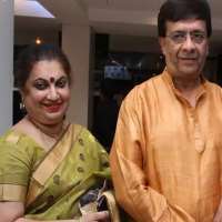 Y Gee Mahendra wife Sudha Mahendra Y Gee Mahendra wife Sudha Mahendra