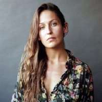 Lola Kirke sister Domino Kirke