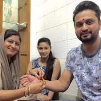 Roshan Prince sister Two Sisters
