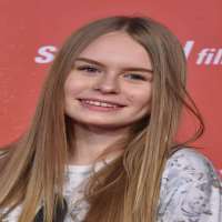 Dagi Bee sister Lena Marie Ochmanczyk Dagi Bee sister Lena Marie Ochmanczyk