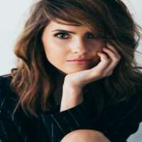 Benjamin McKenzie girlfriend Shelley Hennig