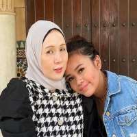 Nur Aisyah (YouTuber) Mother Suerazip