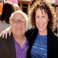 devito danny wife rhea perlman weight age birthday height real name notednames bio children